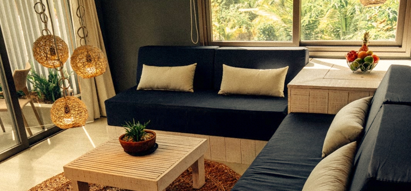 Sala com sofás e ar-condicionado