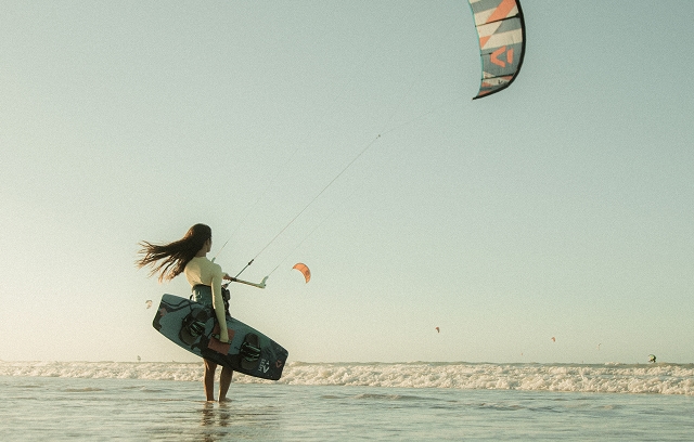 Vista aérea do Condo Hotel em meio à natureza e à praia