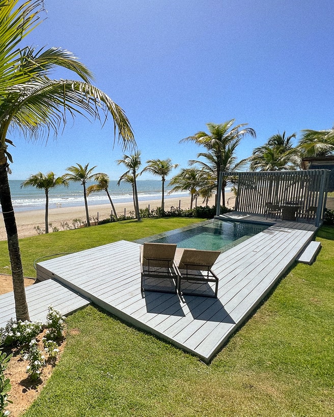 1/6 - Exterior com piscina e vista para o mar