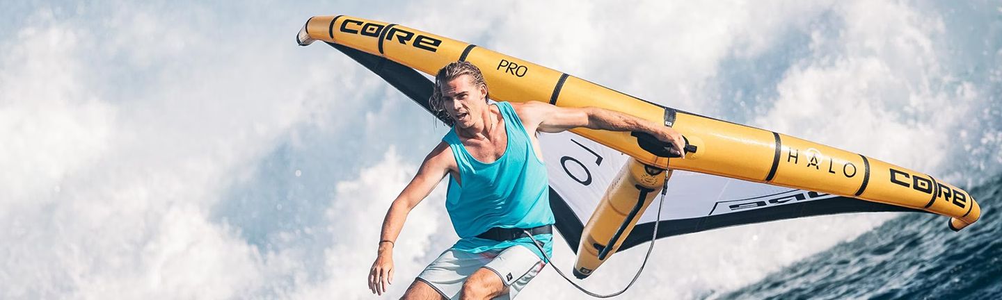 Descubra por que Icaraizinho de Amontada é o destino de kitesurf mais desejado do Nordeste e como o Club de Mar garante que você chegue sem peso e saia direto para o mar com equipamento CORE.