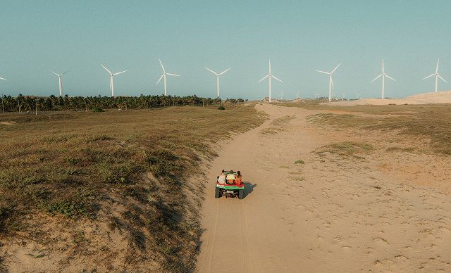 Icaraizinho de Amontada, no Ceará, é um daqueles destinos que parecem ter sido guardados como segredo. Um refúgio paradisíaco no litoral, com praias extensas, mar azul, coqueiros e um clima de vila tranquila que conquista quem busca descanso, autenticidade e contato com a natureza.
